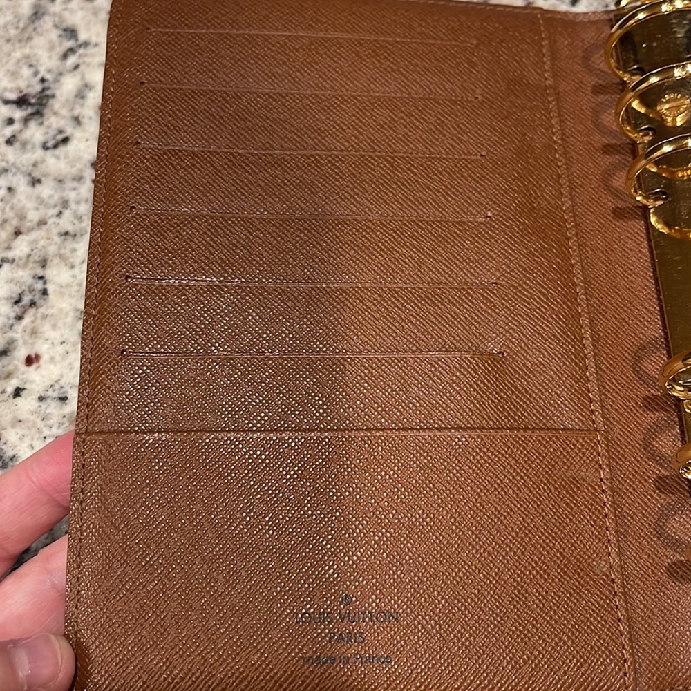 Medium Ring Agenda Cover - Picture 2 of 16